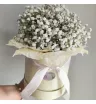 Шляпная коробка с белоснежными гипсофилами