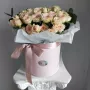 Кустовые розы в шляпной коробке  3